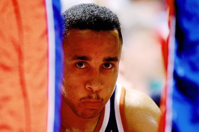 太拼!赵睿赛后出现抽筋 被张镇麟背着离开赛场